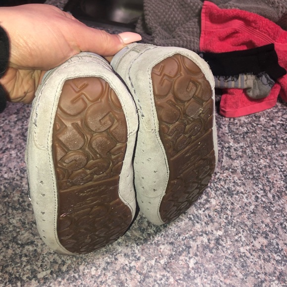 Size 10 Ugg slippers like new - Picture 5 of 5